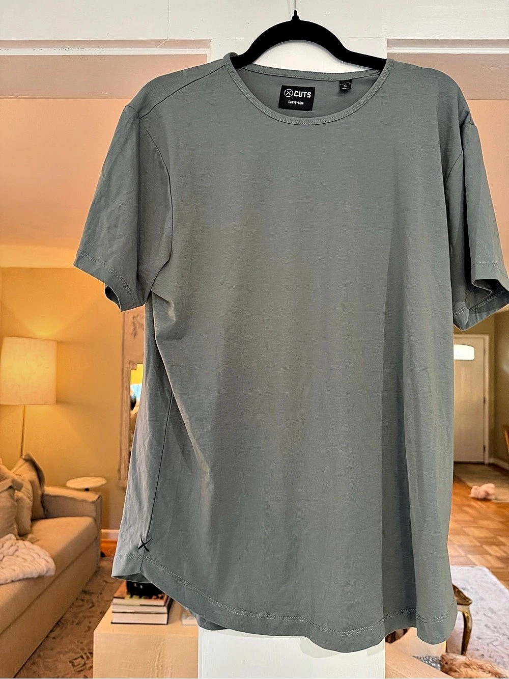 Cuts Curve Hem Tee Short Sleeve Green Size XL